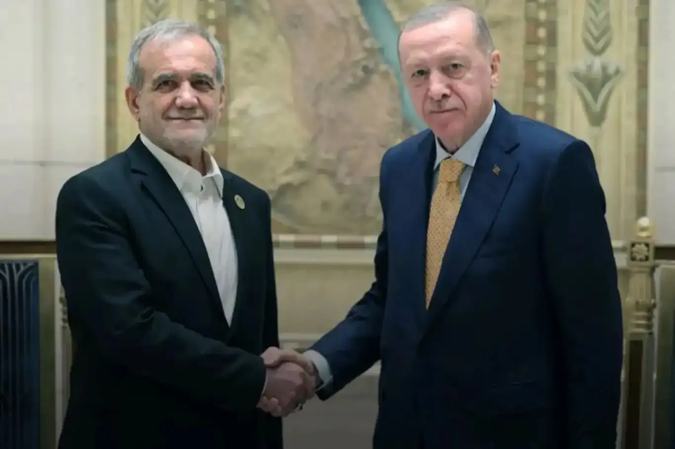 أردوغان يعلن جاهزية تركيا للمساهمة في إنجاز تسوية سريعة للصراع بين إسرائيل وإيران. أردوغان يعلن جاهزية تركيا للمساهمة في إنجاز تسوية سريعة للصراع بين إسرائيل وإيران.