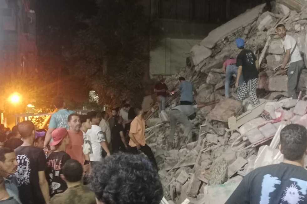 collapse of a five-story building in Sayyida Zainab, efforts underway to rescue residents trapped under the rubble collapse of a five-story building in Sayyida Zainab, efforts underway to rescue residents trapped under the rubble