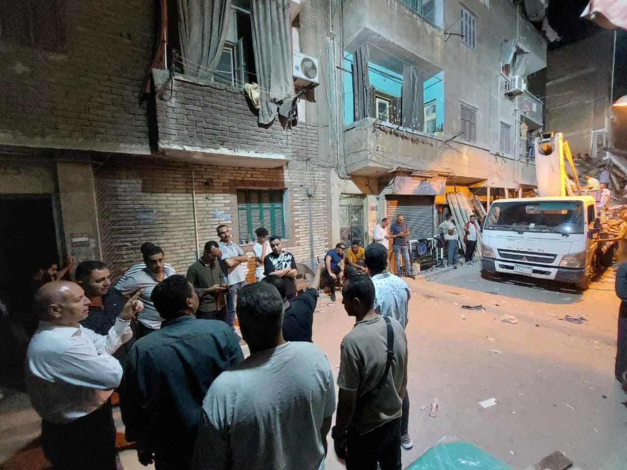 محافظ القاهرة: إنشاء لجنة هندسية لتقييم الأبنية القريبة من العقارات التي انهارت في حدائق القبة محافظ القاهرة: إنشاء لجنة هندسية لتقييم الأبنية القريبة من العقارات التي انهارت في حدائق القبة