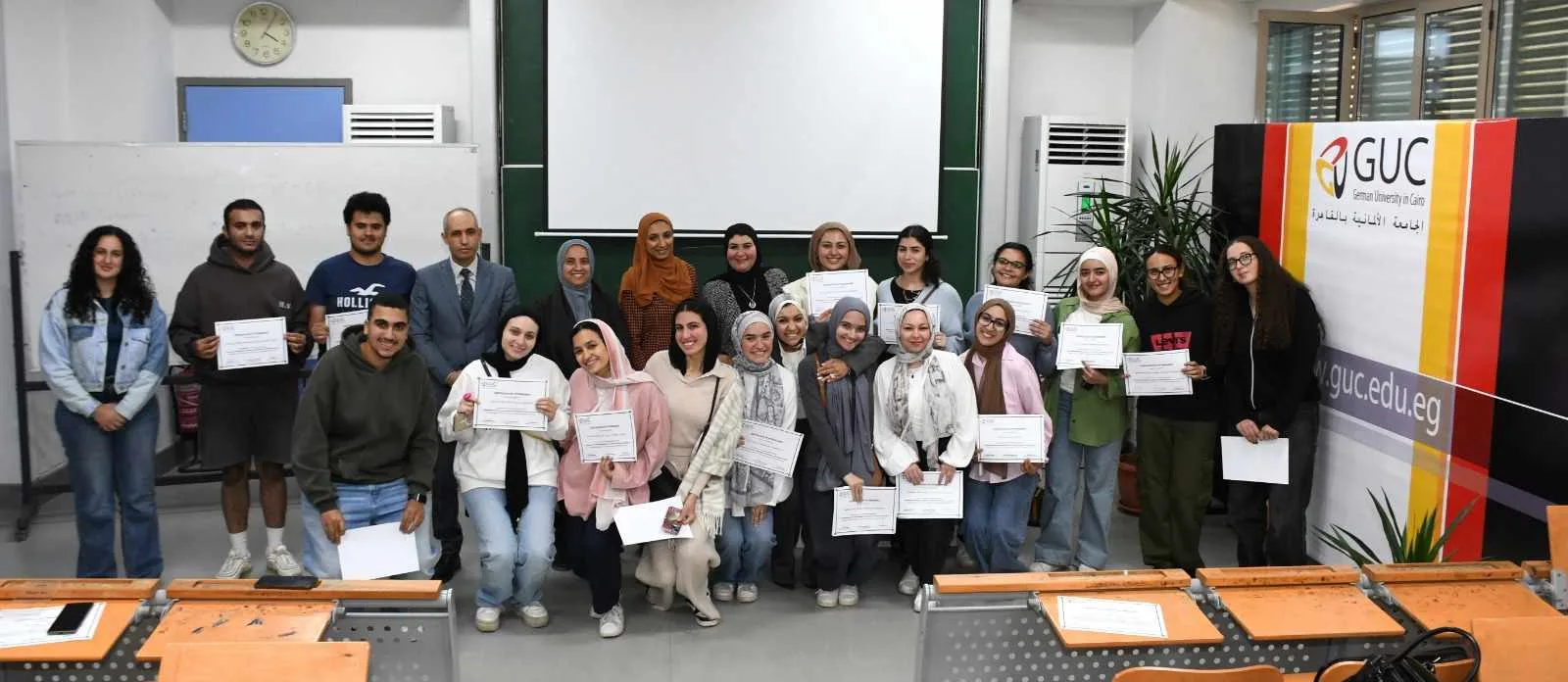 كلية الصيدلة في الجامعة الألمانية تستضيف ورشة عمل حول مراقبة الأدوية. كلية الصيدلة في الجامعة الألمانية تستضيف ورشة عمل حول مراقبة الأدوية.