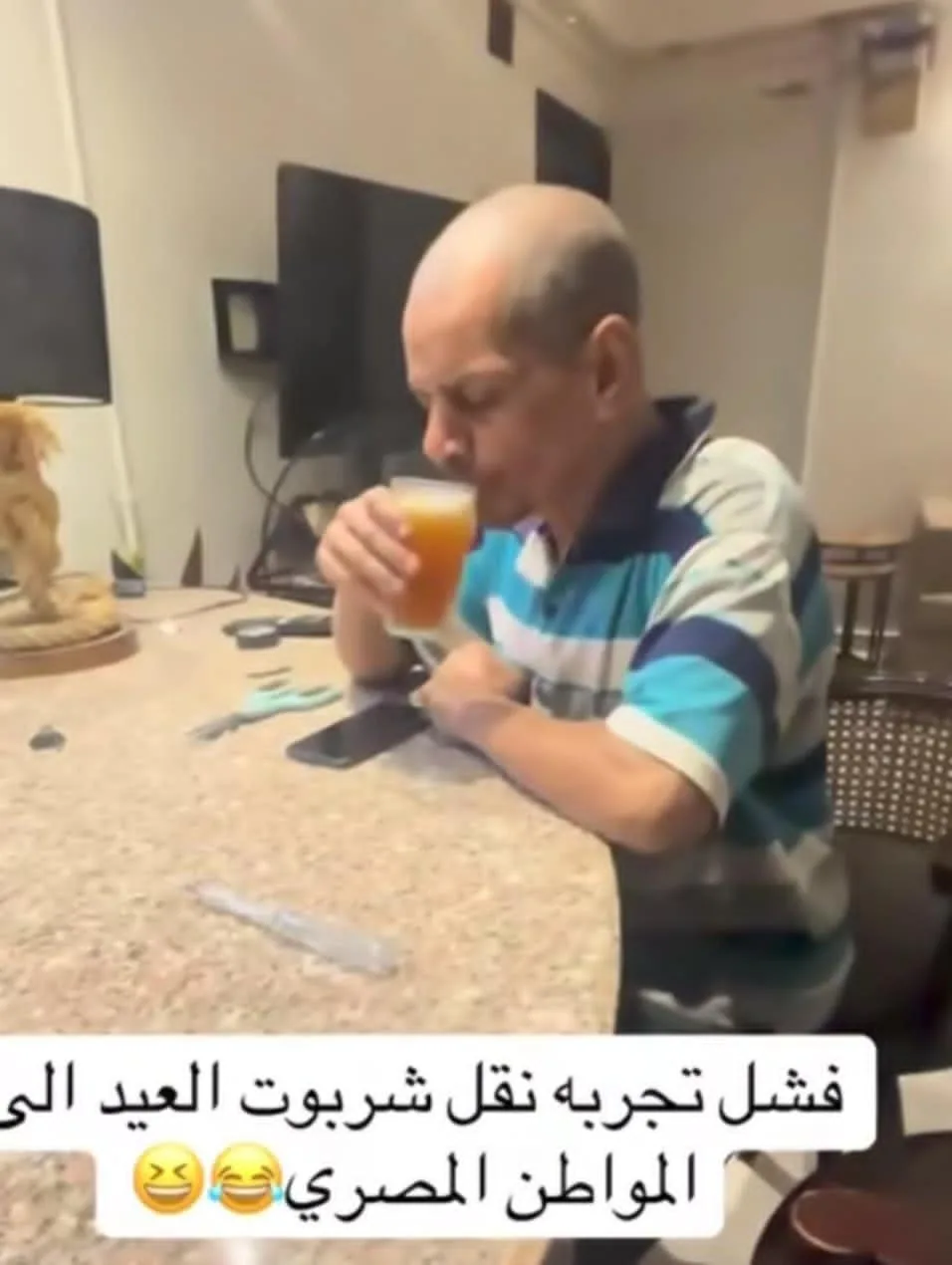 شاهد بالصور والفيديو: وسط ضحكات المتابعين، ناشط سوداني يوثق فشل تجربة “الشربوت” السوداني في نقلها إلى المواطنين المصريين. شاهد بالصور والفيديو: وسط ضحكات المتابعين، ناشط سوداني يوثق فشل تجربة “الشربوت” السوداني في نقلها إلى المواطنين المصريين.