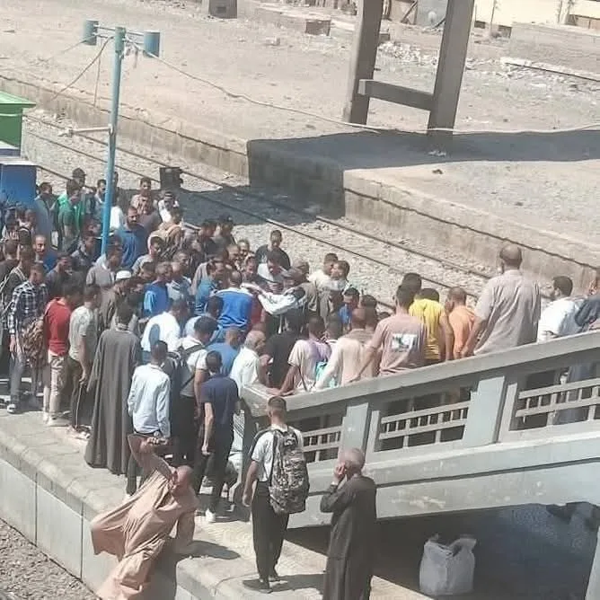 مسلح يطلق النار على شاب في محطة جرجا بسوهاج مسلح يطلق النار على شاب في محطة جرجا بسوهاج