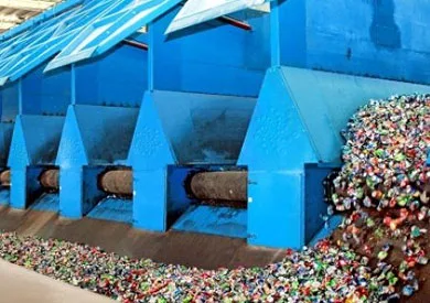 متعهدو جمع القمامة في كولومبيا ي dumping 15 طنًا من النفايات في شوارع بوغوتا احتجاجًا على انخفاض أجورهم متعهدو جمع القمامة في كولومبيا ي dumping 15 طنًا من النفايات في شوارع بوغوتا احتجاجًا على انخفاض أجورهم