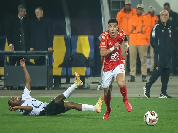 الأهلي: نية لتغيير عقد إمام عاشور وعدد من اللاعبين في الفريق