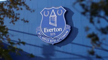 إيفرتون يضم مدير أكاديمية مانشستر يونايتد إلى صفوفه