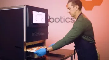 شركة تطور روبوتات تستطيع إنتاج 25 ألف قطعة بيتزا شهرياً