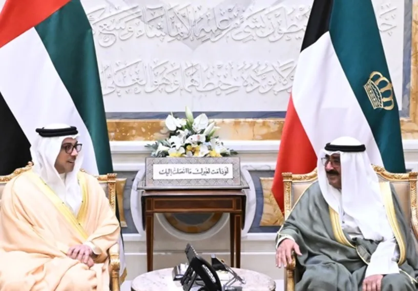 أمير الكويت ونائب رئيس الإمارات يناقشان العلاقات والتطورات الإقليمية أمير الكويت ونائب رئيس الإمارات يناقشان العلاقات والتطورات الإقليمية