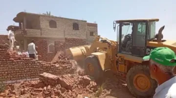 رئيس مدينة إسنا يترأس حملة شاملة لإزالة التعديات ومكافحة مخالفات البناء