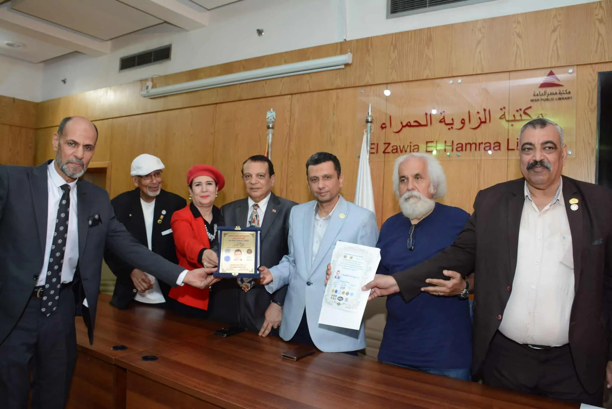 معرض فني يضم مختلف أجيال الفنانين في مكتبة مصر العامة بالزاوية الحمراء