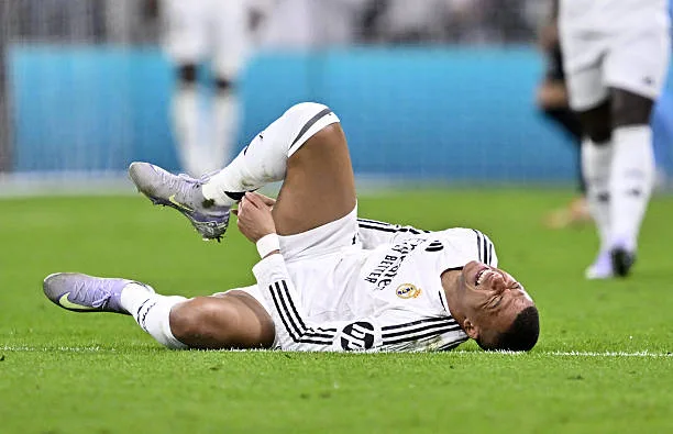 مبابي يغادر المستشفى ويعود إلى معسكر تدريبات ريال مدريد مبابي يغادر المستشفى ويعود إلى معسكر تدريبات ريال مدريد