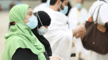السعودية توصي بارتداء الكمامة أثناء العمرة