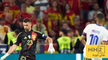 أوناي سيمون يوشك على مضاهاة أساطير المنتخب الإسباني