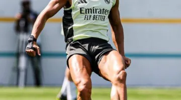 ألونسو يشيد بتقدم اللاعب على المستوى الجسدي.. صورة