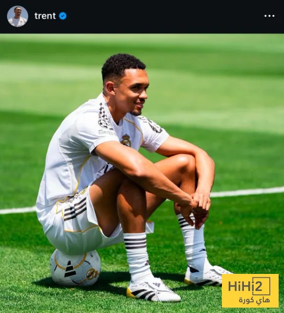 صورة .. فينيسيوس يستقبل وصول أرنولد