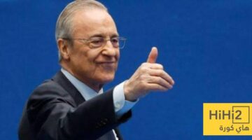 صور.. بيريز يلتقي بلاعبي ريال مدريد قبل مباراة الهلال في كأس العالم للأندية