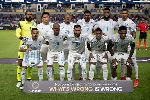 هندوراس تستعيد عافيتها بعد خسارتها أمام كندا وتتفوق على السلفادور في الكأس الذهبية هندوراس تستعيد عافيتها بعد خسارتها أمام كندا وتتفوق على السلفادور في الكأس الذهبية