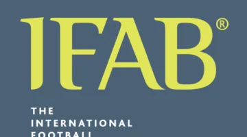 مجلس الاتحاد الدولي لكرة القدم (IFAB) يعلن عن تغييرات جديدة تحت مسمى “الكابتن فقط”