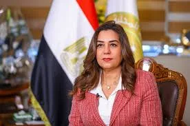 وزيرة التنمية المحلية تراقب جهود دعم الاقتصاد للمرأة والشباب في المحافظات: 2047 مشروعًا باستثمارات تبلغ 42 مليون جنيه