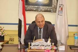 عقب تعرضهم لحادث اصطدام، وكيل تعليم قنا يزور مراقبي الثانوية العامة للاطمئنان على صحتهم