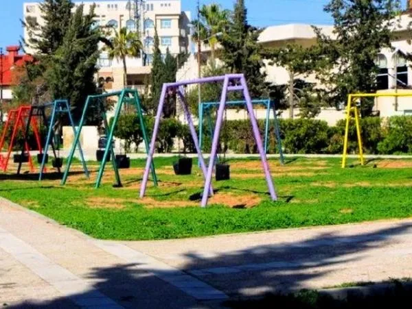 إقبال كثيف من المواطنين على المنتزهات والسواحل في البحيرة للاحتفال بعيد الأضحى إقبال كثيف من المواطنين على المنتزهات والسواحل في البحيرة للاحتفال بعيد الأضحى
