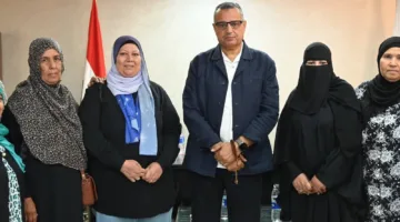 محافظ جنوب سيناء يجتمع بممثلات عن النساء البدويات ويستجيب لاحتياجاتهن