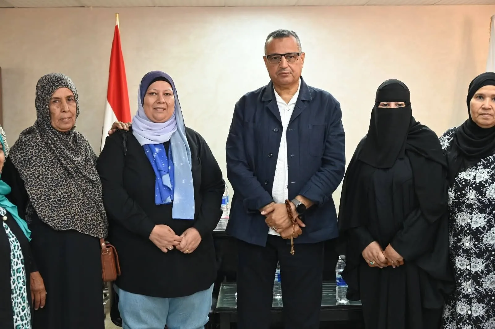 محافظ جنوب سيناء يجتمع بممثلات عن النساء البدويات ويستجيب لاحتياجاتهن