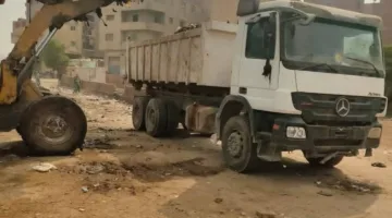 إزالة ٤٠٠ طن من النفايات من منطقة نفق الريس في حي بولاق الدكرور بالجيزة