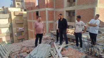 إجراءات إزالة التعدي على البناء المخالف في الطابق الرابع بحي مبارك بالزقازيق، الشرقية