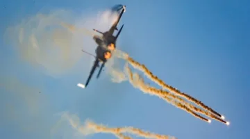 إسرائيل تستهدف مواقع إطلاق صواريخ في إيران