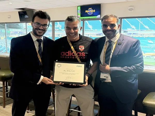مرتجي يحصل على شهادة مشاركة الأهلي في مونديال الأندية للمرة العاشرة مرتجي يحصل على شهادة مشاركة الأهلي في مونديال الأندية للمرة العاشرة