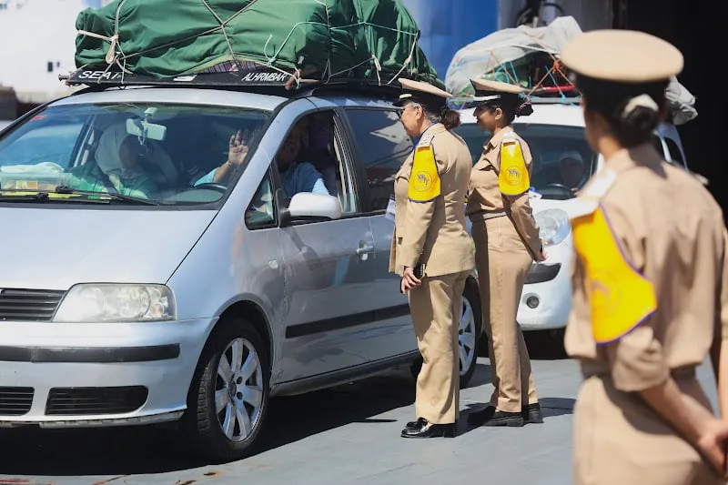 مغاربة الخارج يطالبون بتقليل نفقات “موسم العودة” إلى الوطن. مغاربة الخارج يطالبون بتقليل نفقات “موسم العودة” إلى الوطن.