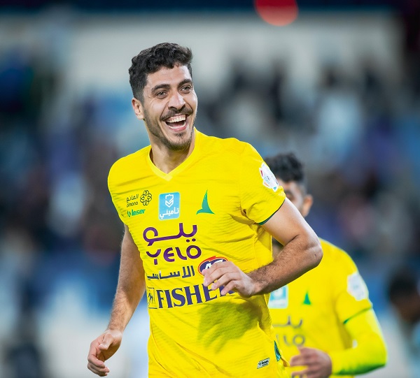 بعد أخبار انتقاله إلى الزمالك وبيراميدز.. مهاجم الأهلي السابق يكشف عن وجهته القادمة