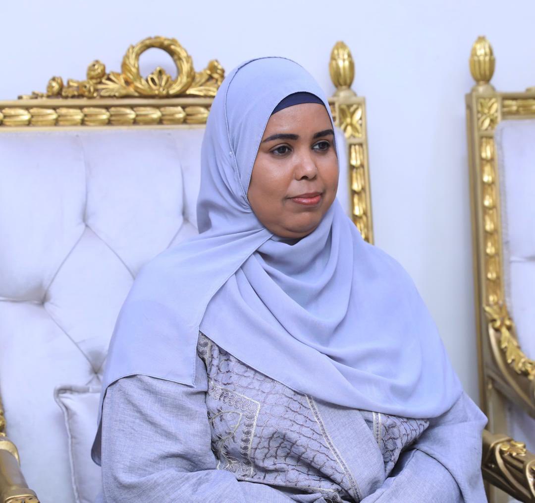 “التأثيرات السلبية للتعدين التقليدي” .. د. نوارة أبو محمد من مجلس السيادة تجتمع مع مدير الشركة السودانية للموارد المعدنية