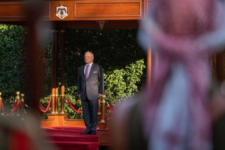 الملك يقدم التهاني عبر الهاتف إلى الرئيسين المصري والفلسطيني بمناسبة عيد الأضحى المبارك.