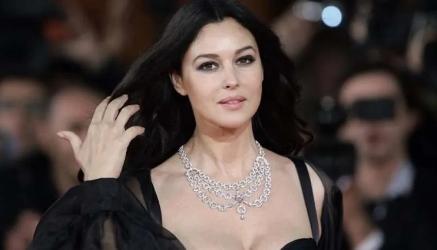 مفاجأة.. مونيكا بيلوتشي تتعاون مع كريم عبد العزيز وأحمد عز مفاجأة.. مونيكا بيلوتشي تتعاون مع كريم عبد العزيز وأحمد عز