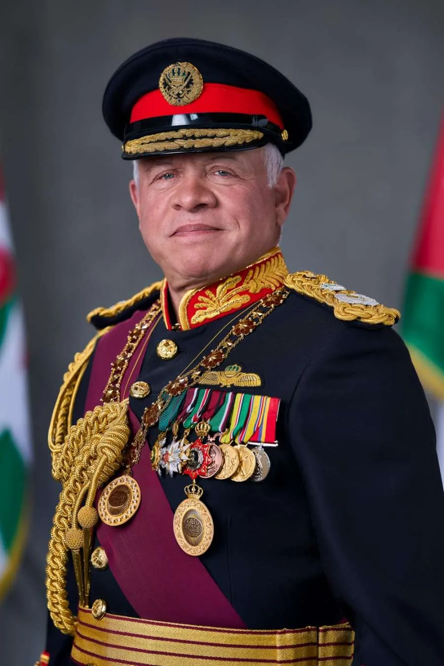 عمان الأهلية تحتفل بالذكرى السادسة والعشرين لتولي الملك العرش عمان الأهلية تحتفل بالذكرى السادسة والعشرين لتولي الملك العرش