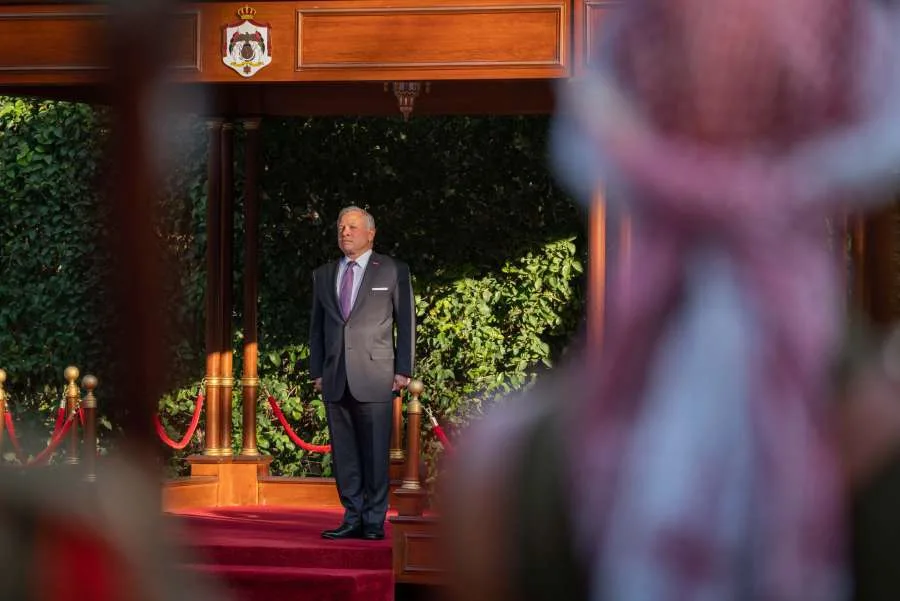 الملك يرحب بالرئيس اللبناني في عمان الملك يرحب بالرئيس اللبناني في عمان