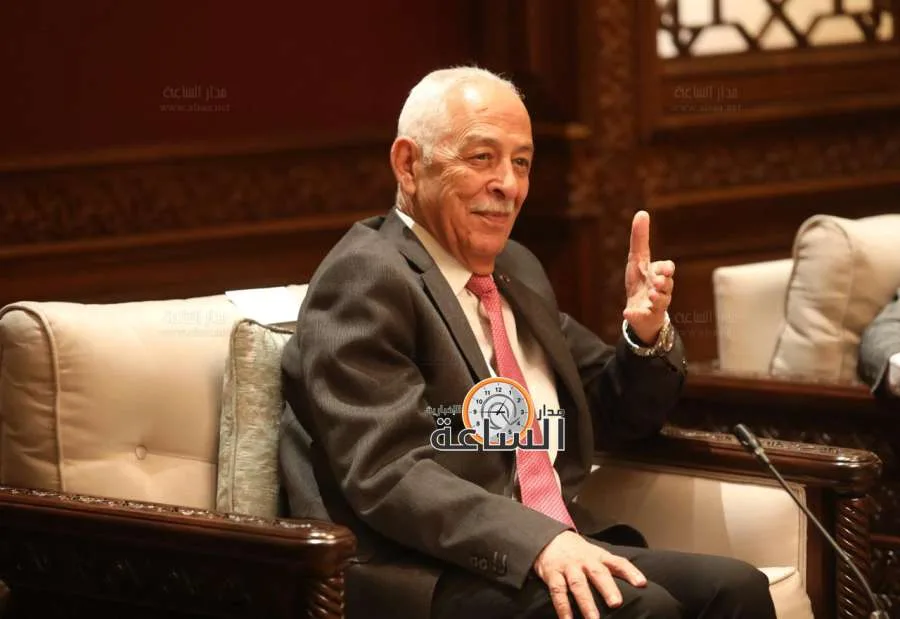 العيسوي يتابع حالة الكاتب أبو رمان الصحية