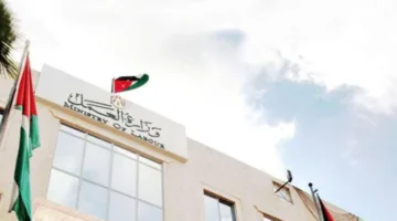 وزارة العمل تؤكد استمرار برنامج تحسين العمل في قطاع الملابس
