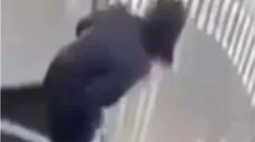سقوط امرأة في الخمسينيات من عمرها من جسر للطائرة