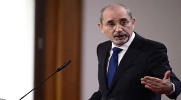 الصفدي يؤكد أهمية إنهاء الاعتداءات وحل الأزمة الإنسانية في غزة.
