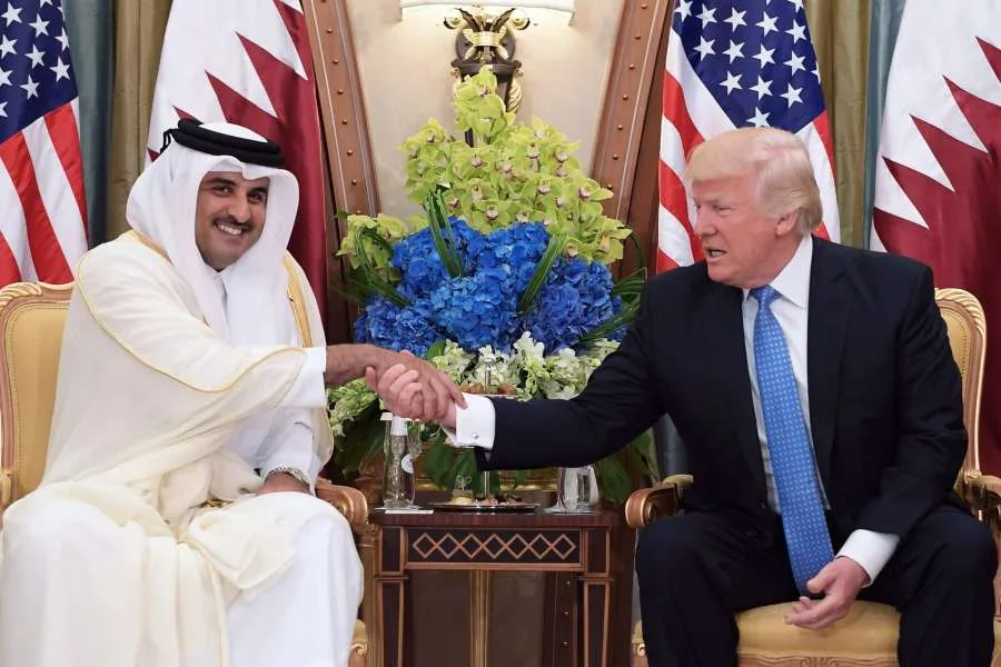 أمير قطر يتحدث هاتفياً مع الرئيس الأمريكي أمير قطر يتحدث هاتفياً مع الرئيس الأمريكي