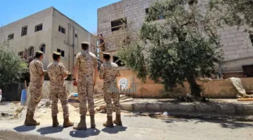 القوات المسلحة الأردنية تقوم بإصلاح منازل تأثرت بسقوط جسم غير معروف في إربد.