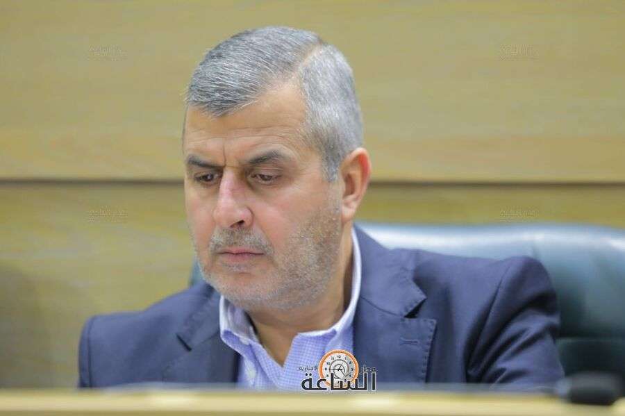 وزير الطاقة: الشبكة الكهربائية متينة وآمنة.. ونسعى لبدائل لضمان استمرارية الإمدادات وزير الطاقة: الشبكة الكهربائية متينة وآمنة.. ونسعى لبدائل لضمان استمرارية الإمدادات