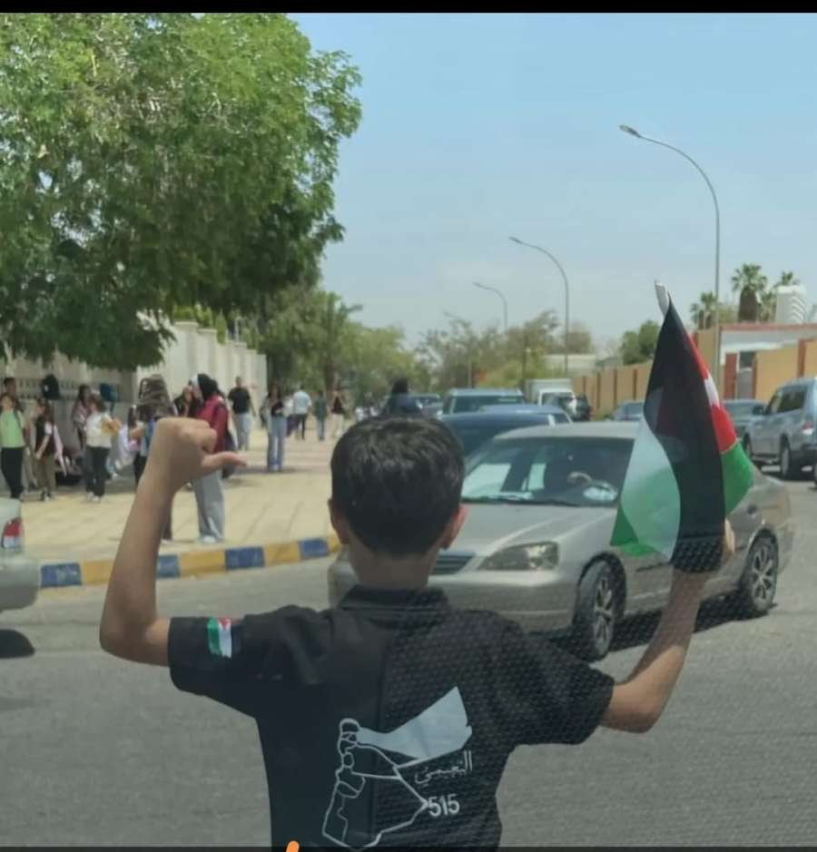 العقيد المتقاعد فهد النعيمي يحتفل بنجله راشد: لقد نضجت يا جزء من قلبي العقيد المتقاعد فهد النعيمي يحتفل بنجله راشد: لقد نضجت يا جزء من قلبي