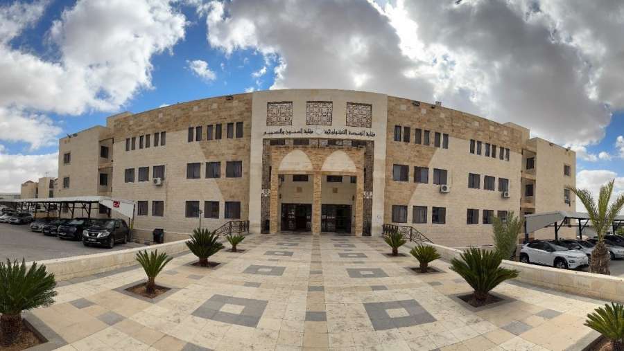 الهندسة الزرقاء تساهم في تقييم مشاريع التخرج في جامعة الإسراء الهندسة الزرقاء تساهم في تقييم مشاريع التخرج في جامعة الإسراء