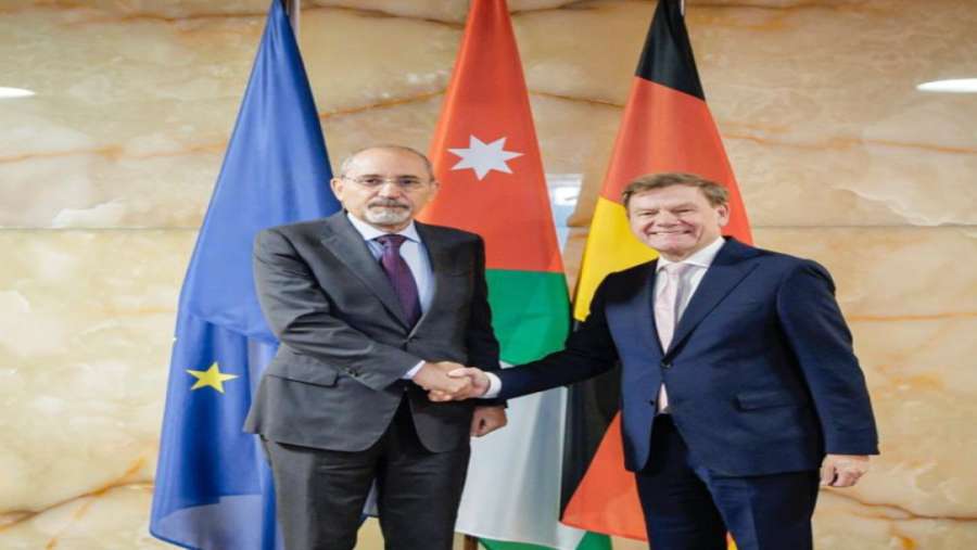 وزير الخارجية يلتقي بنظيره الألماني في برلين لإجراء محادثات شاملة