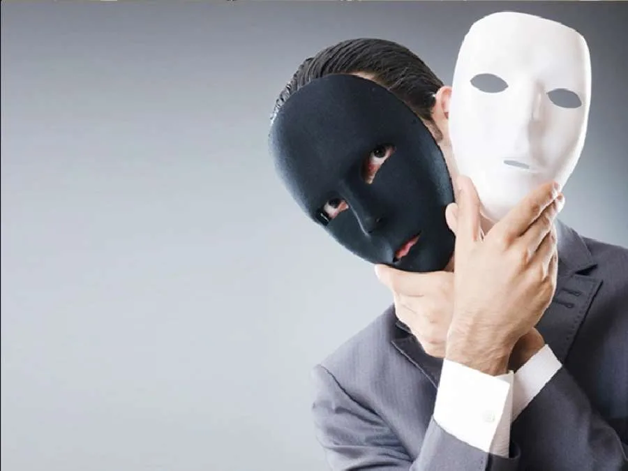 احذر أن تكون من هؤلاء… فهم أناس إذا انقطعوا عن الناس انتهكوا محارم الله.