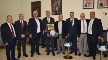 نقيب المحامين وأعضاء مجلس النقابة يزورون محامي الفحيص (صور)