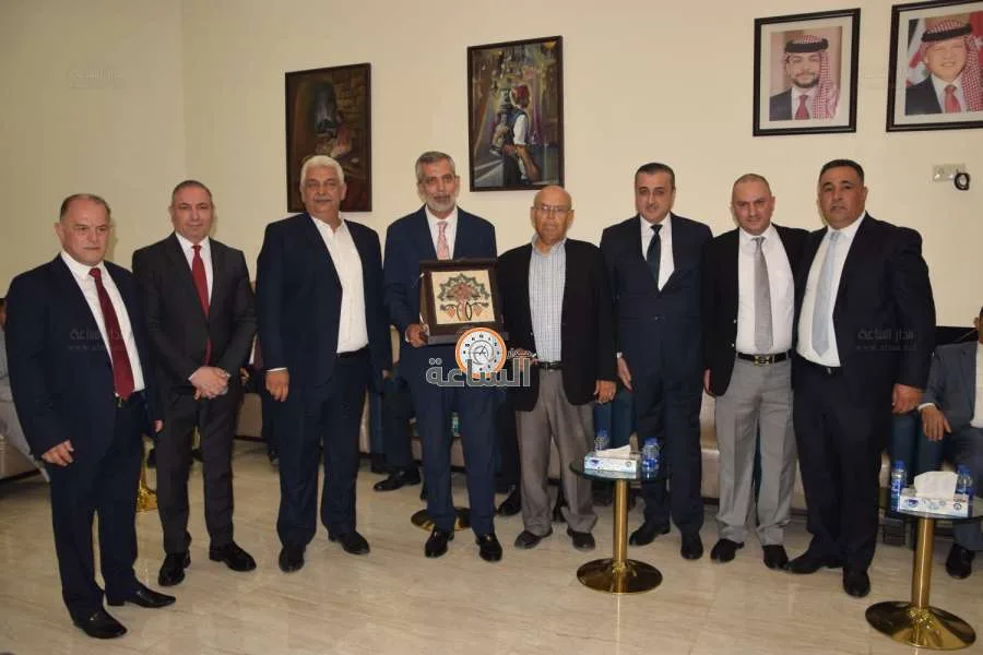 نقيب المحامين وأعضاء مجلس النقابة يزورون محامي الفحيص (صور)